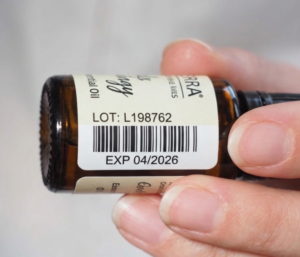 LOT-szám egy üvegcsén